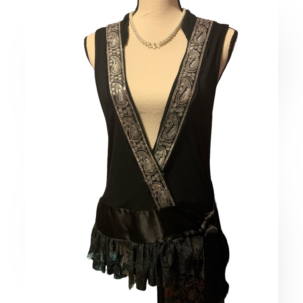 BKE Boutique blk silver lace sequin sleeveless blouse sz L